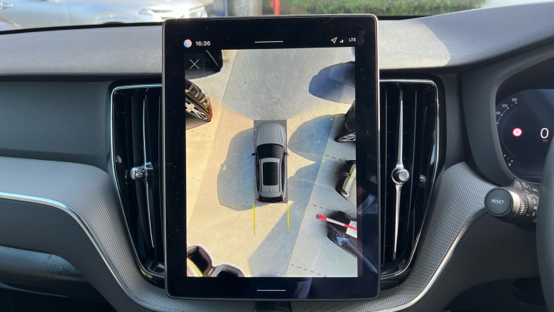 Volvo XC60 2.0 B5P Plus Black Edition 5dr AWD Geartronic Petrol Estate